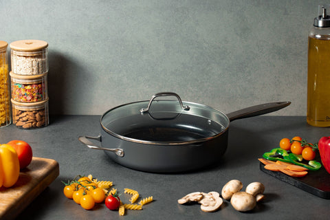 Ultimate Pro Saute Pan with Lid PFAS Free - 28cm