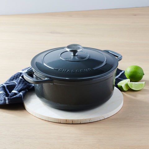 SH Chasseur Round French Oven - Caviar / 4L / 24cm
